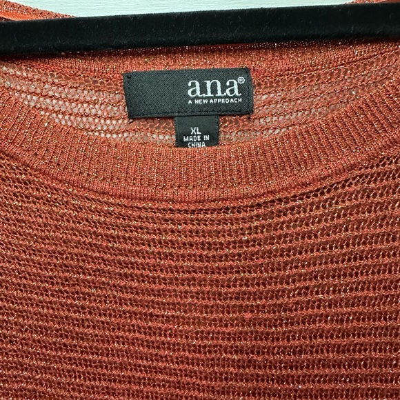 Women’s Shirt - Picture 3 of 3